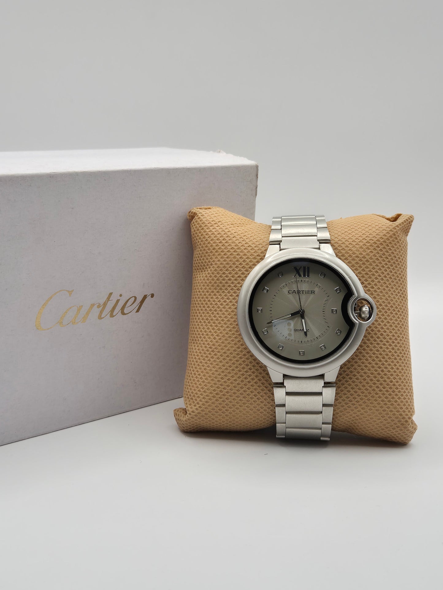 Stylish Silver Cartier Quartz Watch Classic Elegance!