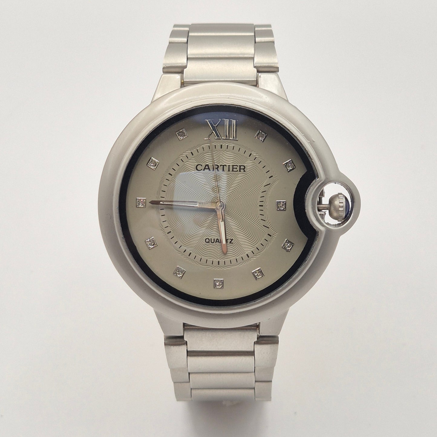 Stylish Silver Cartier Quartz Watch Classic Elegance!